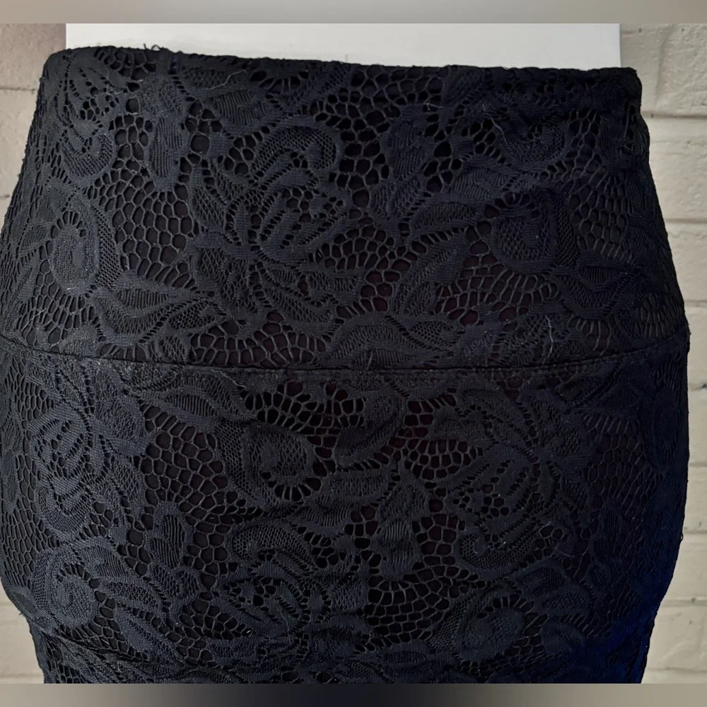Lyssse  black floral lace pencil skirt  S
